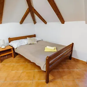 Bed & Breakfast & Lucie, Posedarje